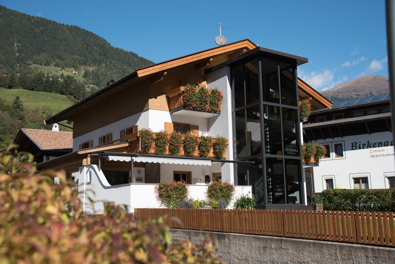 Garni Gruenau Hotel San Martino In Passiria  Bagian luar foto